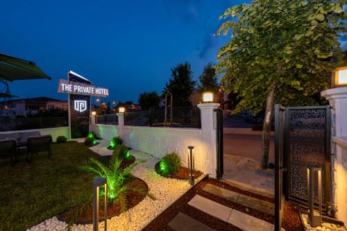 the private airport hotel