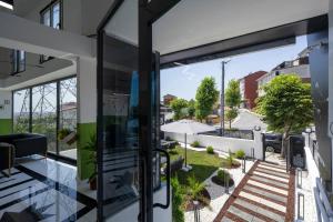 the private airport hotel