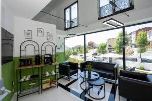 the private airport hotel