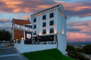 the private airport hotel