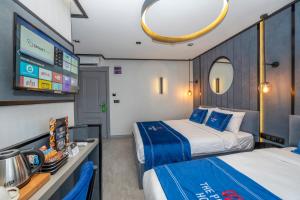 the private airport hotel