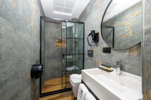 the private airport hotel