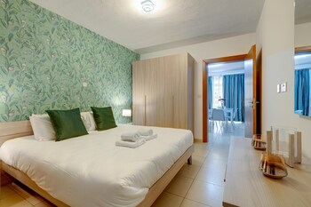 1 bedroom apartment sliema tigne suites
