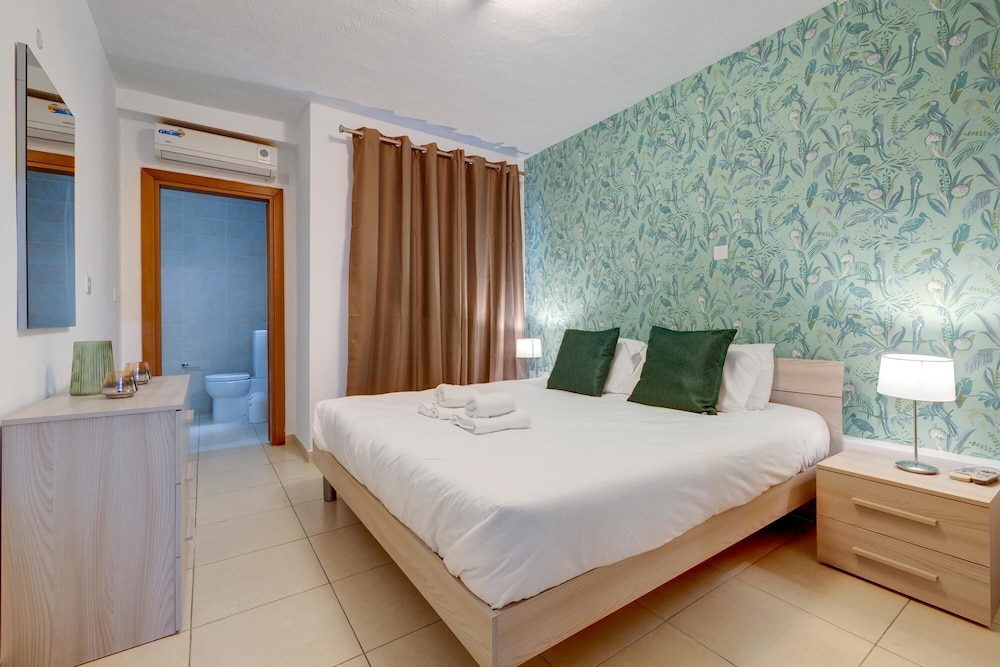 1 bedroom apartment sliema tigne suites