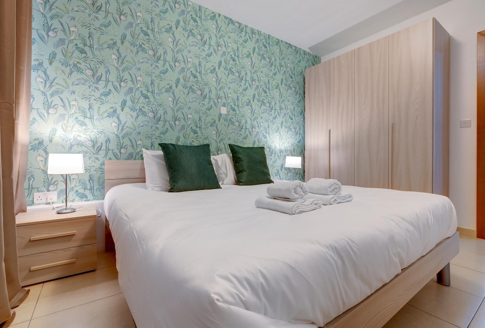 1 bedroom apartment sliema tigne suites
