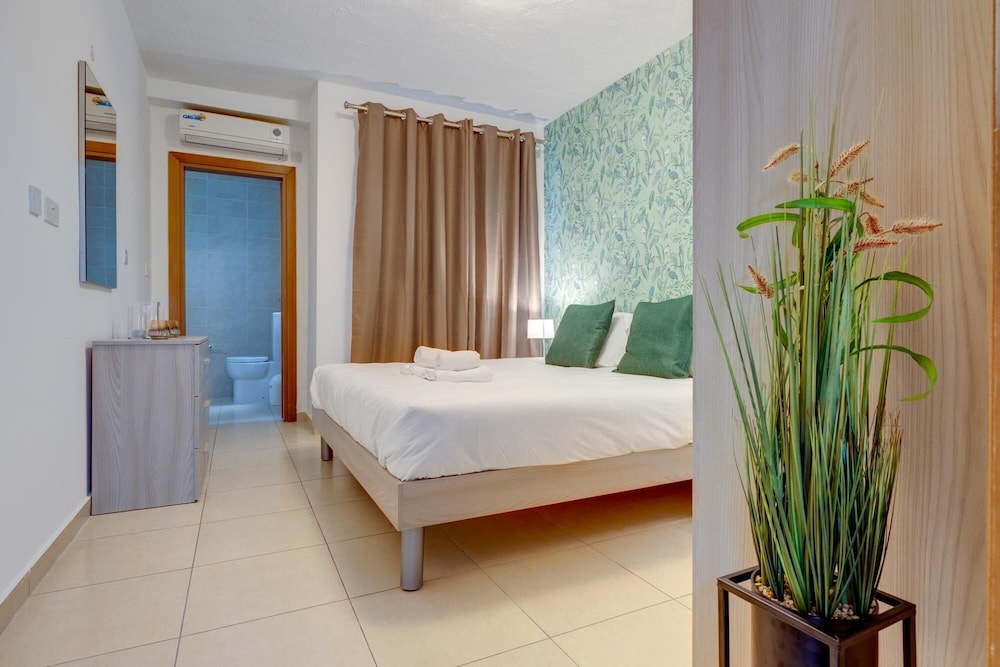 1 bedroom apartment sliema tigne suites