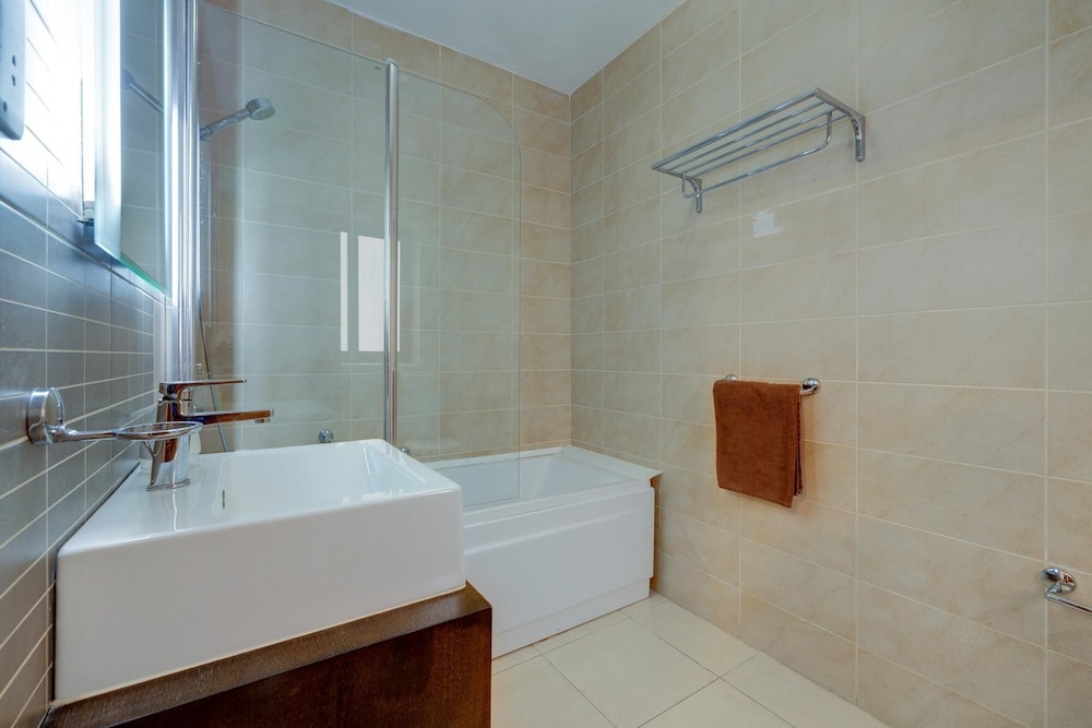 1 bedroom apartment sliema tigne suites