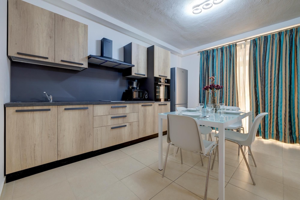 1 bedroom apartment sliema tigne suites