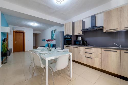 1 bedroom apartment sliema tigne suites
