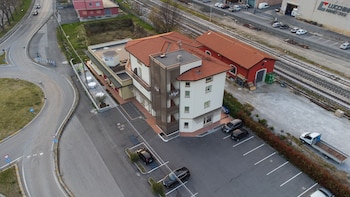 le alpi bedandliving
