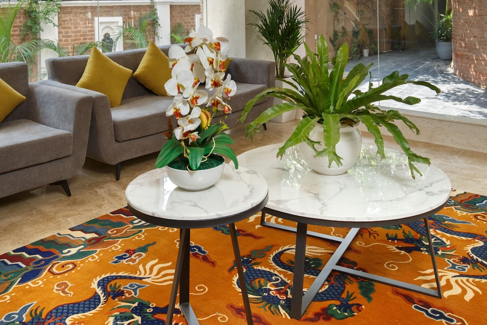 hotel thrive a tropical courtyard