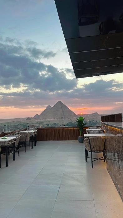 crowne pyramids view inn