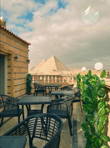 crowne pyramids view inn