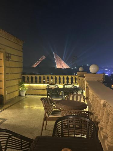 crowne pyramids view inn