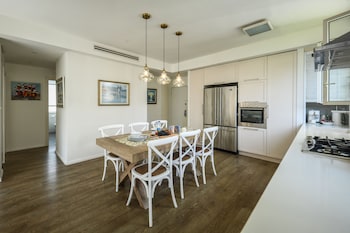 stunning 2br apartment in beeri