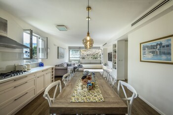 stunning 2br apartment in beeri