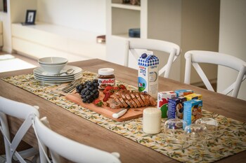 stunning 2br apartment in beeri