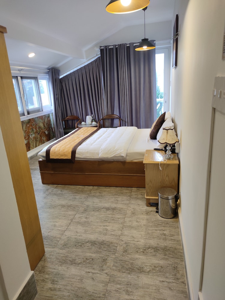 cherry luxury hotel