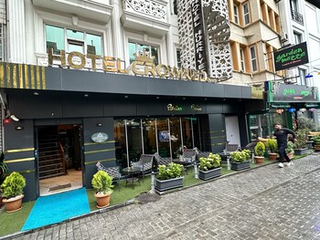 crowned plus hotel