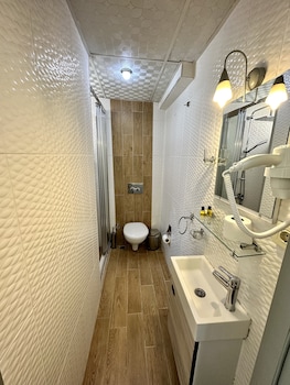 crowned plus hotel