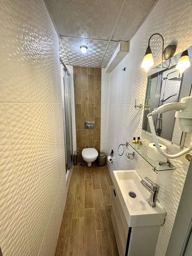 crowned plus hotel