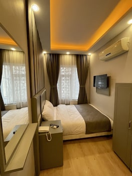 crowned plus hotel
