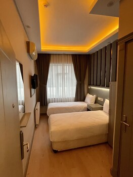 crowned plus hotel