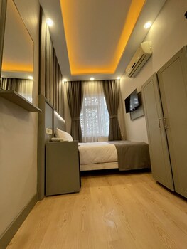 crowned plus hotel