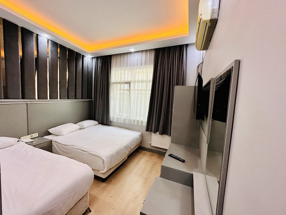 crowned plus hotel