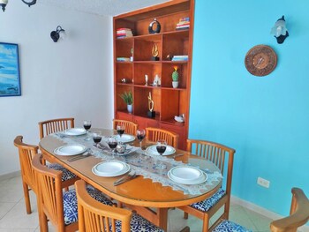 apartamento 3 dormitorios cerca al mar