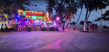 apartamento 3 dormitorios cerca al mar