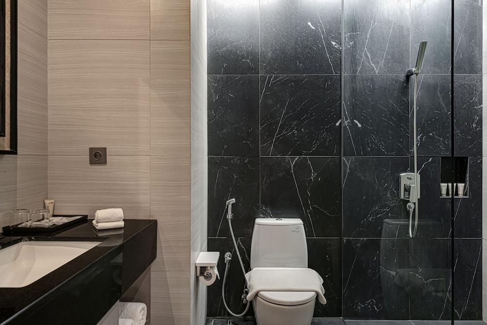 whiz luxe hotel spazio surabaya