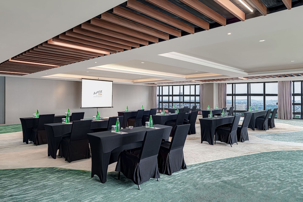 whiz luxe hotel spazio surabaya