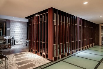 whiz luxe hotel spazio surabaya