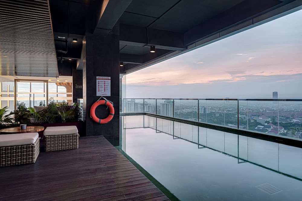 whiz luxe hotel spazio surabaya