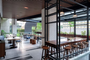 whiz luxe hotel spazio surabaya