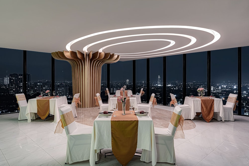 whiz luxe hotel spazio surabaya