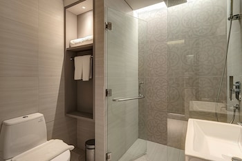 whiz luxe hotel spazio surabaya