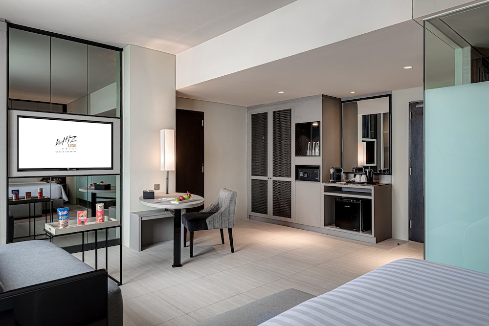 whiz luxe hotel spazio surabaya