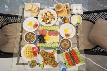 pyramids sunrise inn