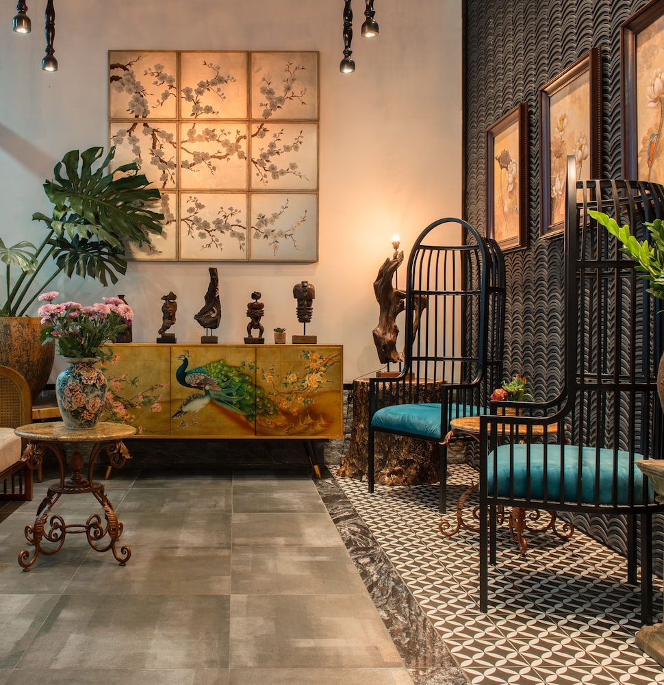 aaron boutique hotel