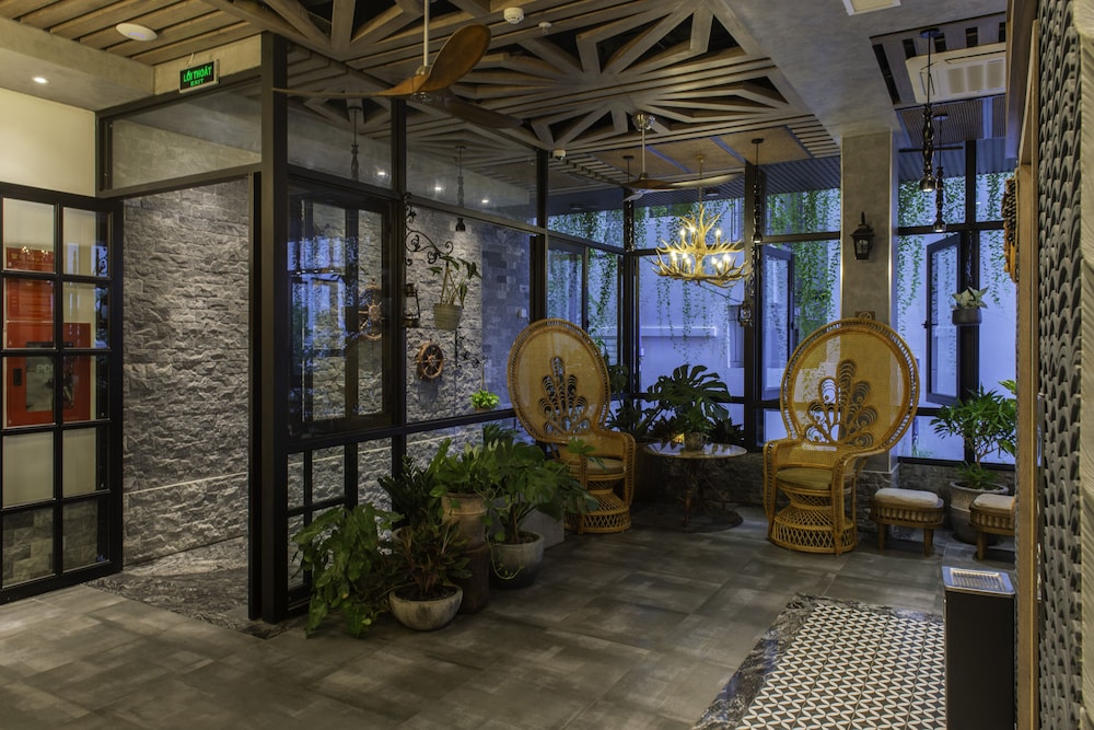 aaron boutique hotel