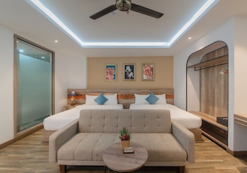 aaron boutique hotel