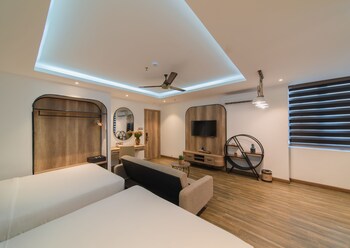 aaron boutique hotel