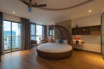 aaron boutique hotel