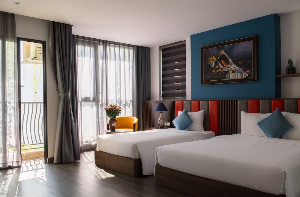 aaron boutique hotel