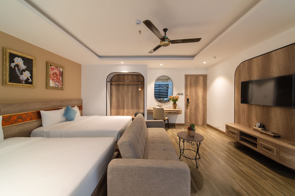 aaron boutique hotel