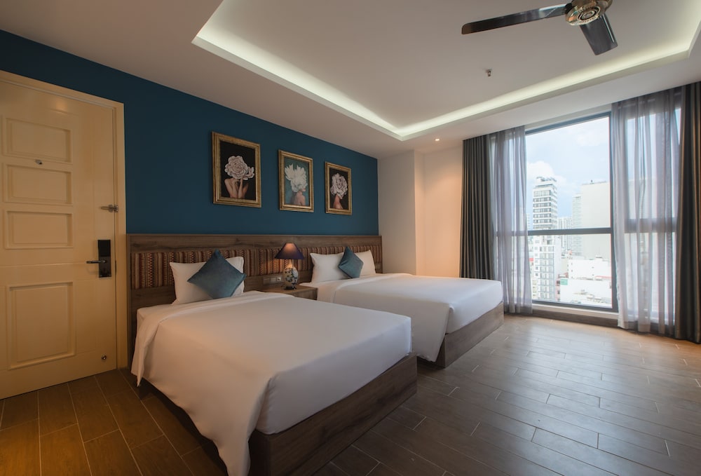 aaron boutique hotel