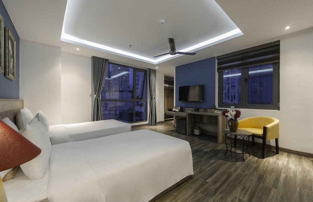 aaron boutique hotel