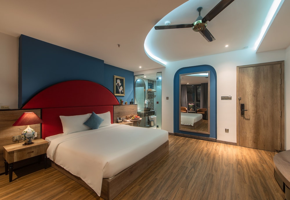 aaron boutique hotel